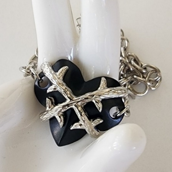 🖤 Cross My Dark Heart Necklace - Picture 4 of 7